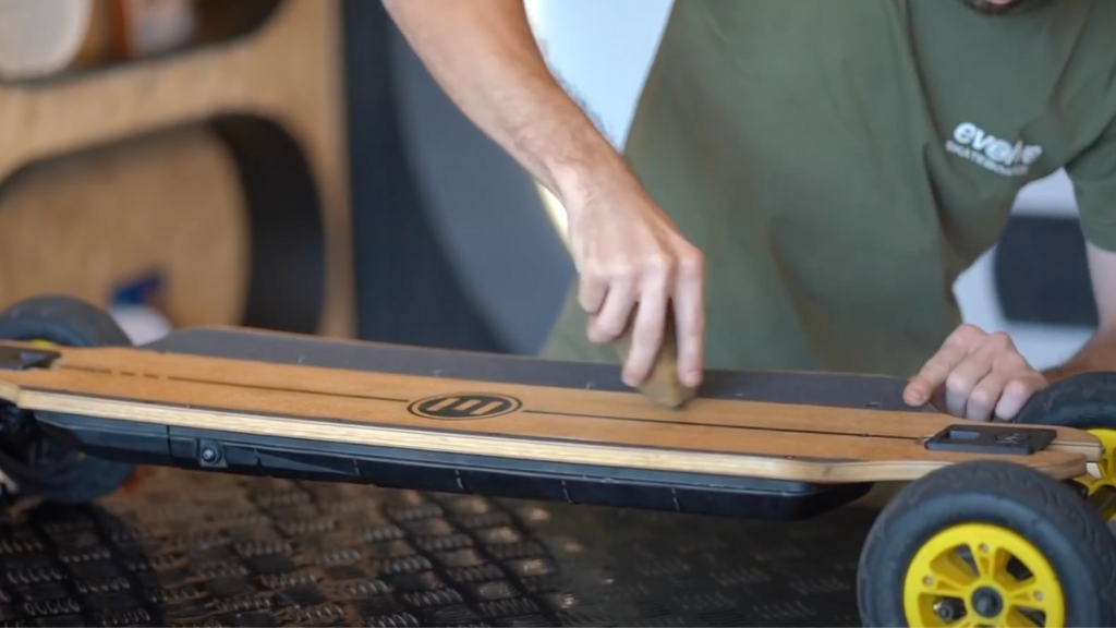 Skateboard Grip Tape: how to clean and re-grip it